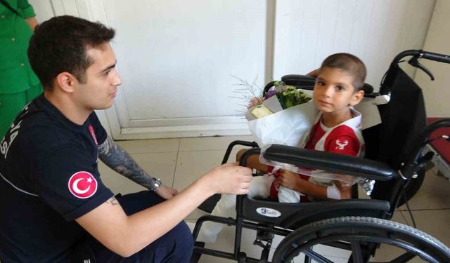 6 metrelik kuyuya düşen çocuk kendisini kurtaran kahramanıyla buluştu