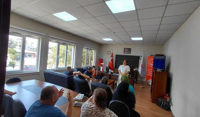 Adana'da 'Engelli Evde Bakım Hizmeti'nden faydalanan ailelere eğitim
