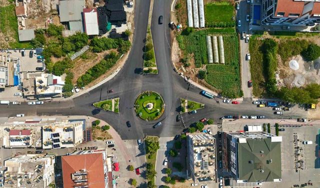 Alanya Mahmutlar Mahallesi'nde sıcak asfalt çalışmaları ilerliyor