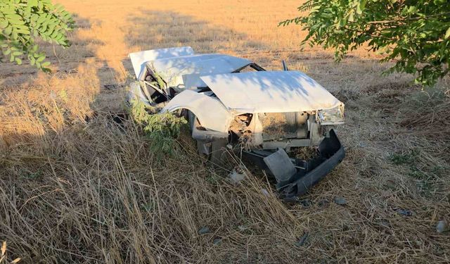 Alışveriş sonrası kaza yapan sürücünün Tofaş'ı hurdaya döndü