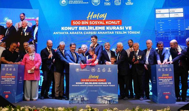 Bakan Kurum'un katılımıyla Hatay'da 8 bin 500 hak sahibinin konutu belirlendi