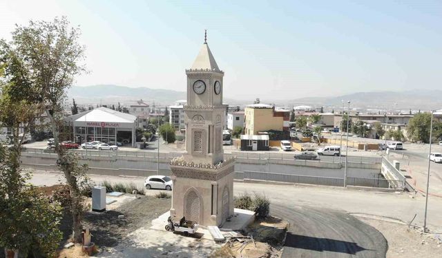 Dulkadiroğlu'nun simgesi saat kulesi çalışmıyor