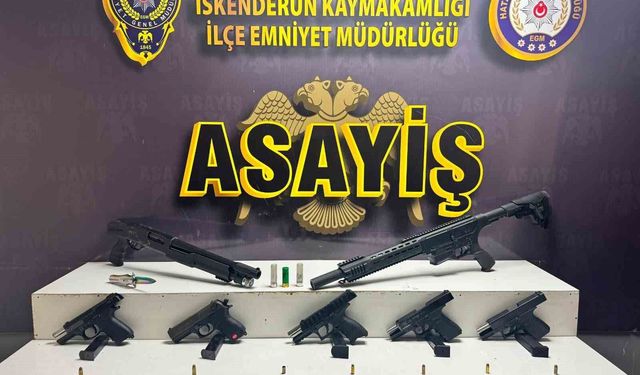 Ev ve araç kurşunlayan şahısların evlerinde yatakların arasından silah çıktı