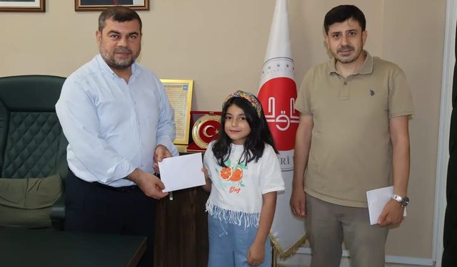 Hatay'da 'Yaz Kur'an Kursu Hikâyem' yarışmasında dereceye giren öğrenciler ödüllendirildi