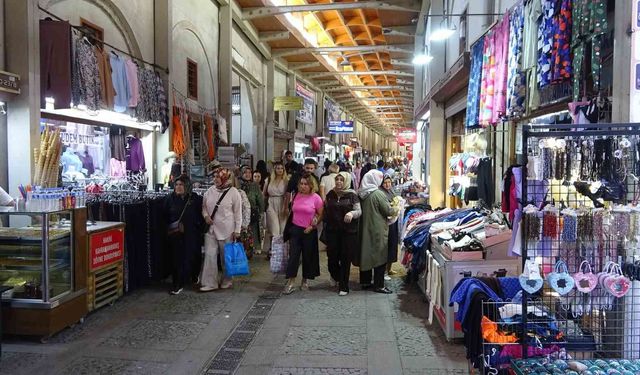 Kahramanmaraş'ta çarşı esnafının yüzü gülüyor