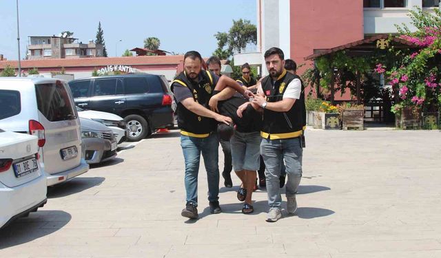 Mezarlıkta kapkaç yaptılar, çaldıkları telefondan 97 bin TL aktardılar