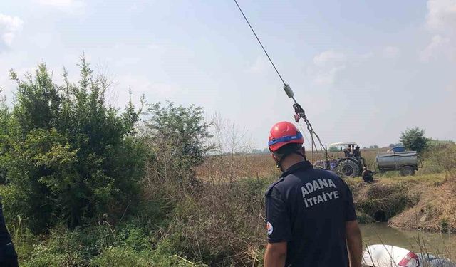 Otomobil dereye uçtu: Sürücü yüzerek kurtuldu