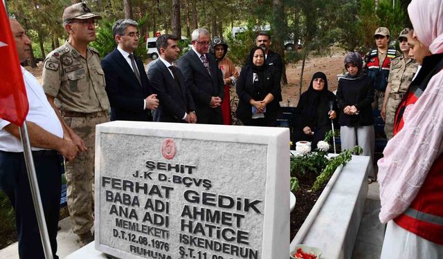 Şehit Başçavuş Ferhat Gedik mezarı başında anıldı