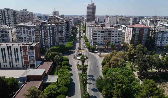 Sıcak hava Adana'nın simge noktalarını sessizliğe bürüdü