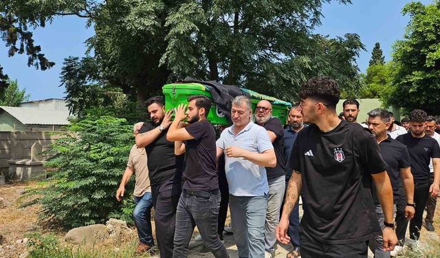 Trafik kazasında hayatını kaybeden 24 yaşındaki genç son yolcuğuna uğurlandı