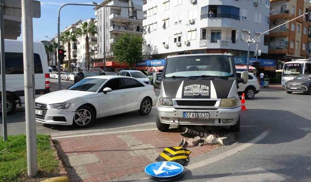 Antalya'da ağır çekim gibi kaza
