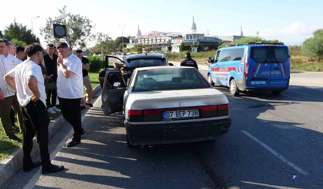 Antalya'da otomobiller çarpıştı: 1 yaralı