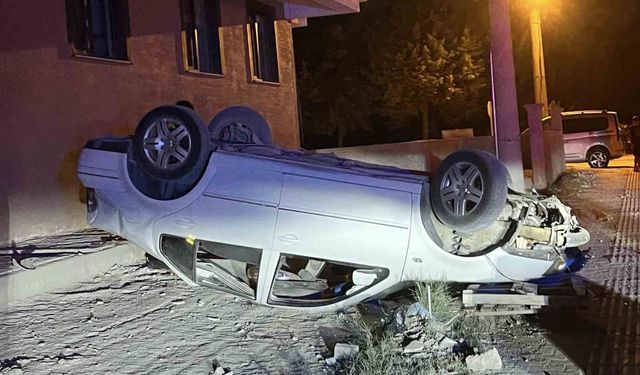 Burdur'da takla atan otomobilde 2 kişi yaralandı