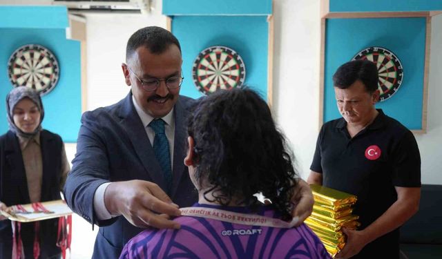 Dartta dereceye giren kız çocuklarına Başsavcıdan tebrik