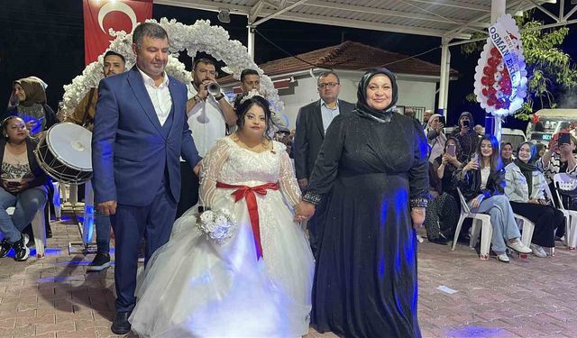 Down sendromlu genç kızın temsili düğününde duygu dolu anlar yaşandı