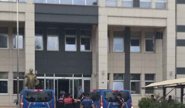 Gazipaşa'da veteriner ve polis memurunu darp eden 3 şüpheli tutuklandı