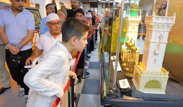 Kahramanmaraşlılar kutsal emanetleri görmek için birbiriyle yarıştı