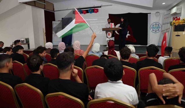Gazzeli öğrenciler yıkıntılar arasında eğitiliyor