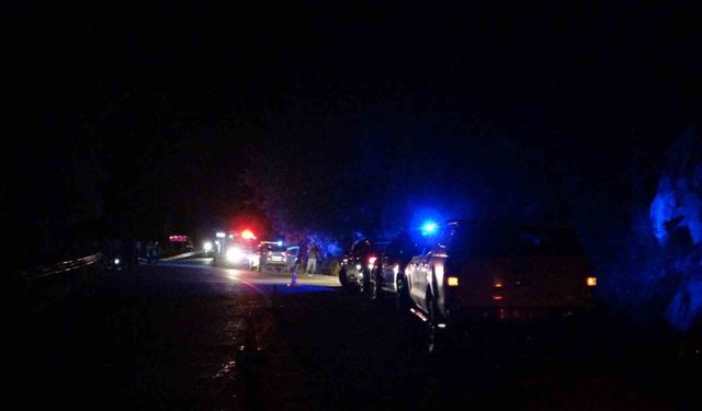 Antalya'da araç 50 metrelik uçuruma yuvarlandı: 2 ölü, 4 yaralı