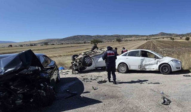 Burdur'daki 3 aracın karıştığı kazada ölü sayısı 2'ye yükseldi