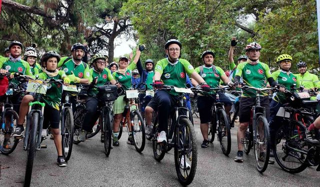 Tarih ve doğa içinde 160 bisikletli pedal çevirdi