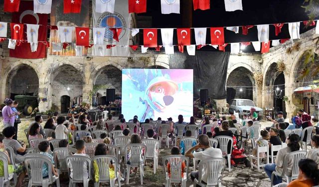 Mersin’de çocuklara açık hava film etkinliği

