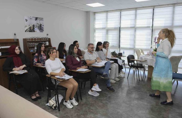 Mersin'de MERCEK kurslarıyla turizme  personel