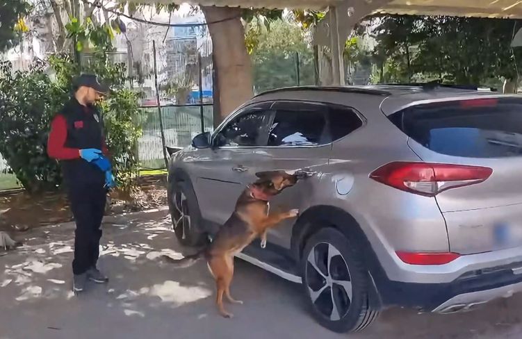 Mersin'de 27 litre metamfetamin ele geçirildi: 3 tutuklama