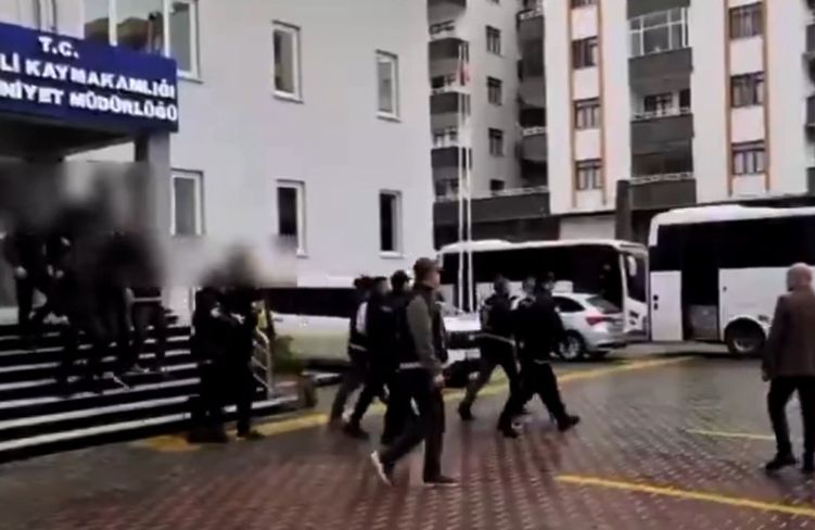 Mersin'de fuhuş operasyonu: 13 tutuklama