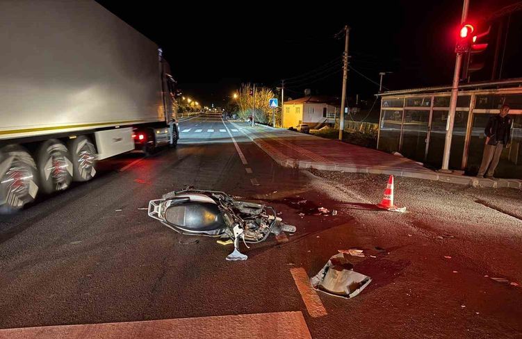 Mersin'de kamyonet ile motosiklet çarpıştı: 1 ölü