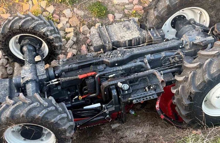 Tarsus'ta traktör devrildi: 1 ölü
