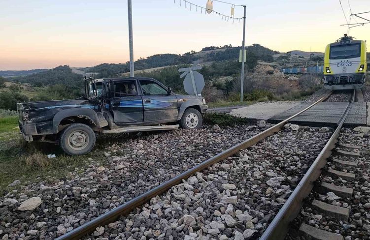 Tren pikaba çarptı