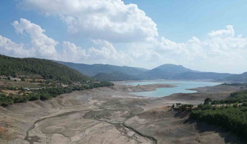 Kozan Barajı’nda su seviyesi yüzde 16.4’e düştü