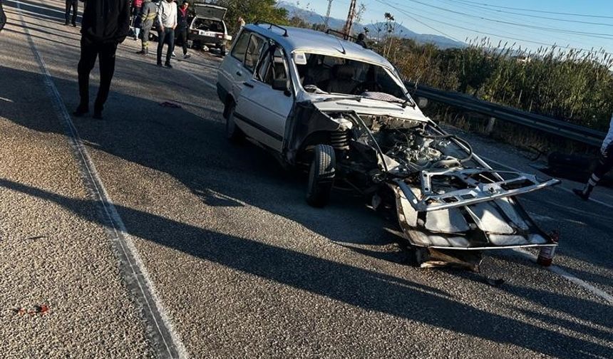 Osmaniye’de iki otomobil çarpıştı: 4 yaralı