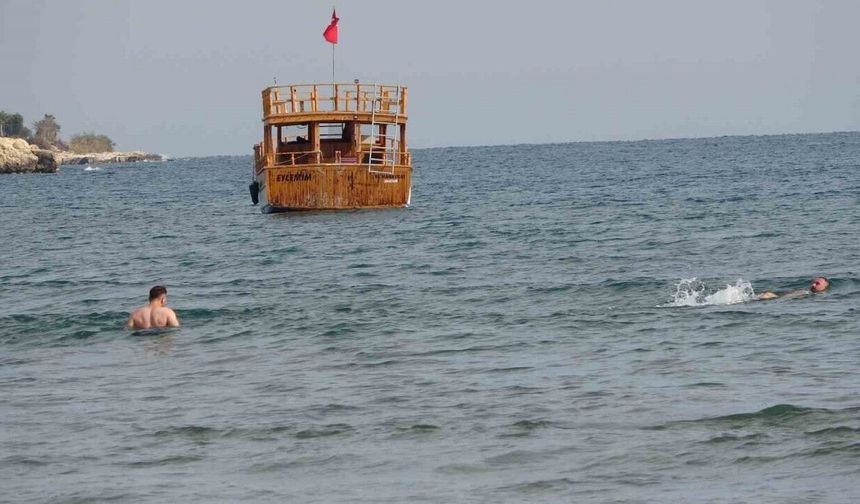 Kızkalesi’nde kış günü deniz keyfi