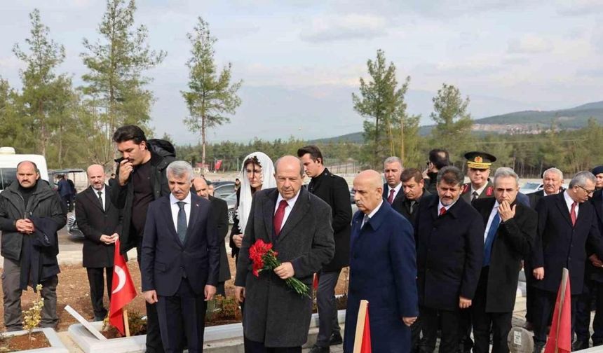 KKTC Cumhurbaşkanı Tatar, Kahramanmaraş’ta mezarlık ziyaretinde bulundu