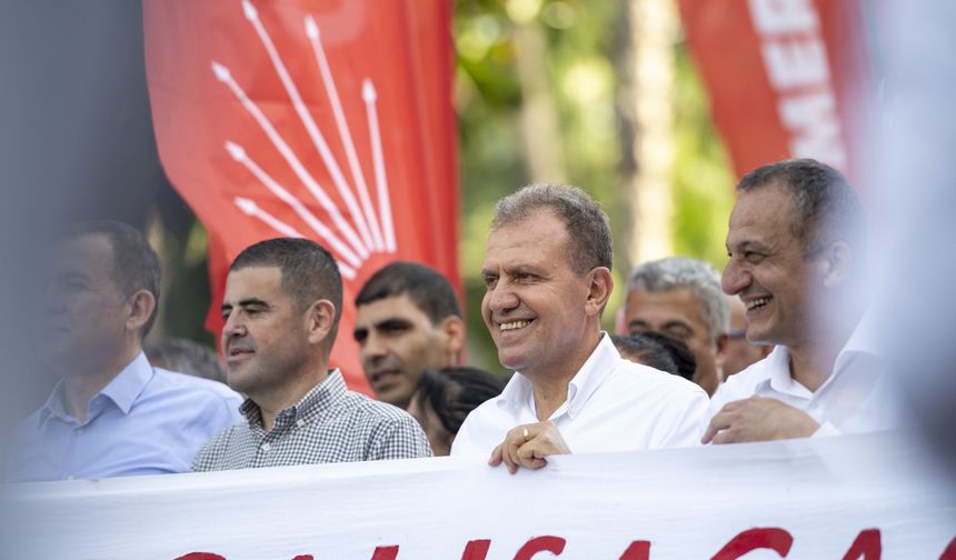 Başkan Seçer, 1 Mayıs’ta işçi ve emekçilerle yürüdü