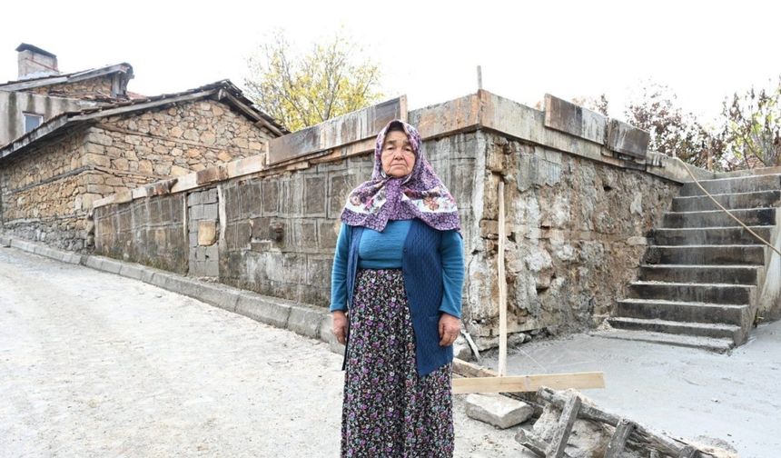 Yangında evini kaybeden yaşlı kadın yeniden sıcak yuvasına kavuşacak