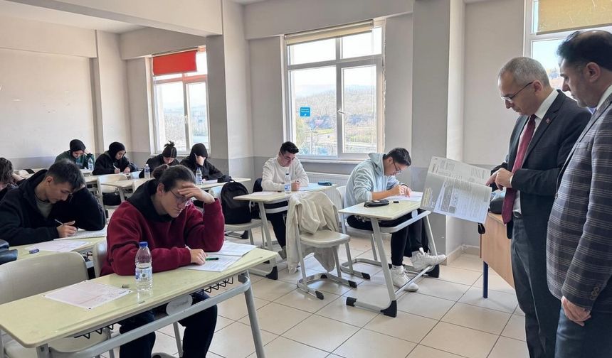 Akçakoca’da 8. ve 12. sınıf öğrencilerine kazanım kavrama sınavı