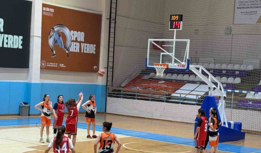 Basketbol U-16 Kulüp Kadınlar Müsabakaları sürüyor