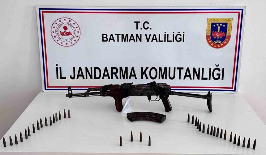 Beşiri’de bir evde yapılan aramada uzun namlulu kaçak silah ele geçirildi