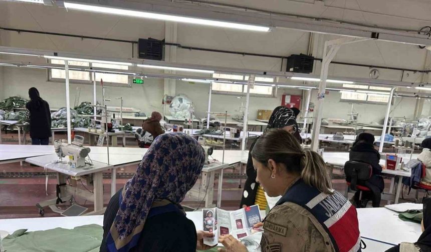 Bingöl’de tekstil fabrikasında çalışanlara KADES uygulaması tanıtıldı