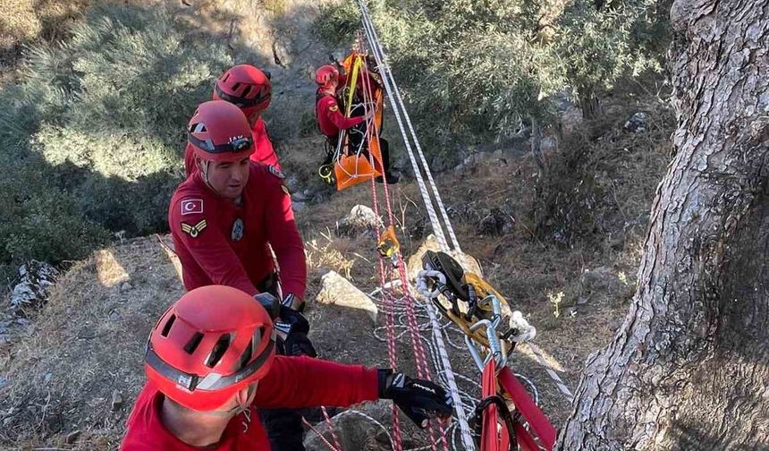 Kanyonda mahsur kalan vatandaşları jandarma kurtardı