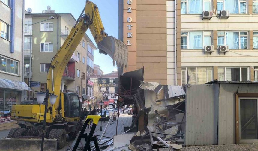 KESOB Başkanı Öztürk’ün kardeşine ait işletmenin bir bölümü kaçak yapı gerekçesiyle yıkıldı