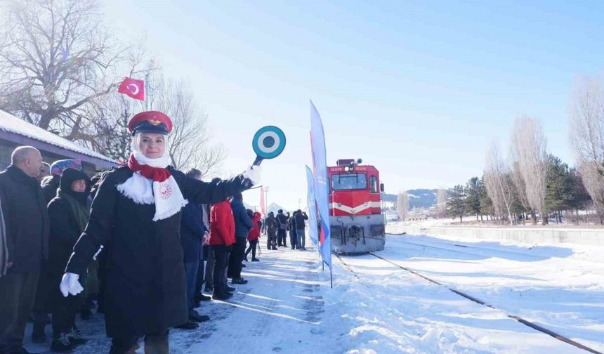 Sarıkamış Treni’ndeki gençleri Bakan Göktaş karşıladı