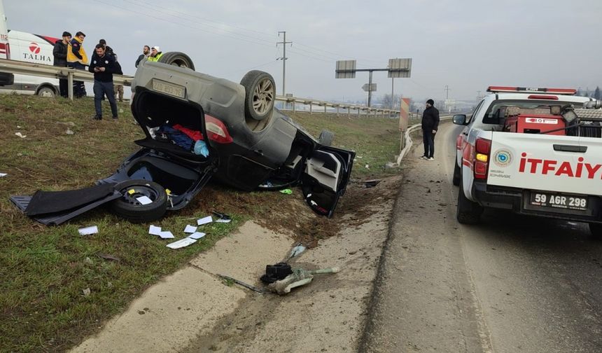 Tekirdağ’da otomobil takla attı: 2 yaralı