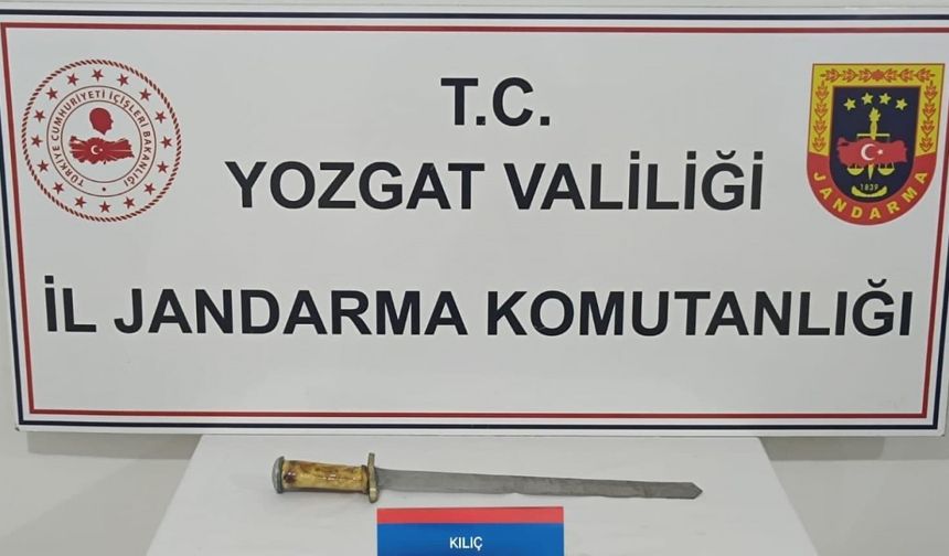 Yerköy’de şüphelenilen araçtan fişek ve kılıç çıktı