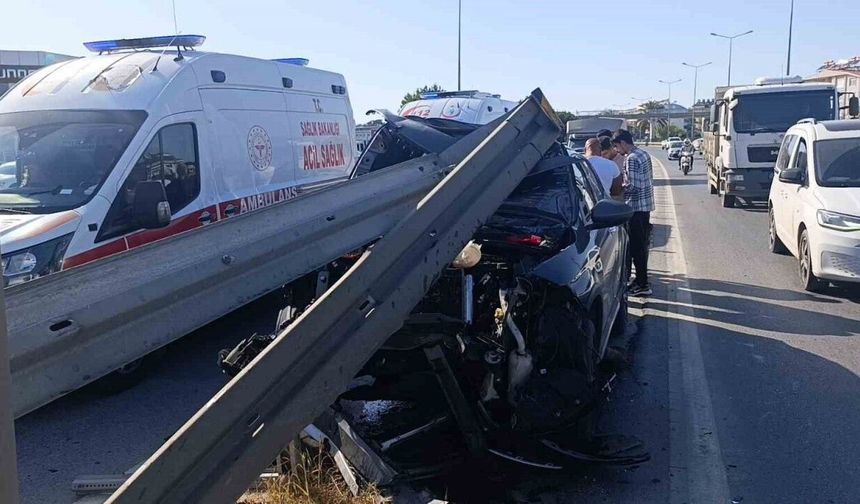 Antalya’da faciadan dönüldü: 3 yaralı