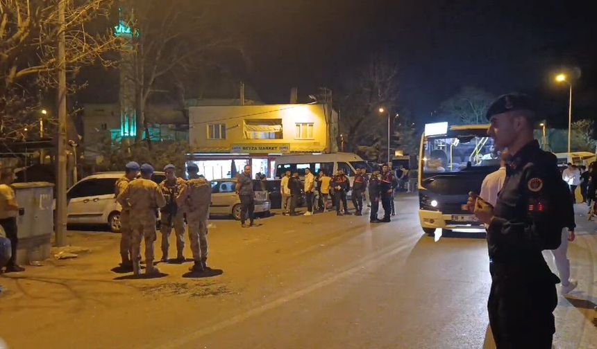 Bursa’da yol verme kavgasına mahalleli karıştı, ortalık meydan muharebesine döndü