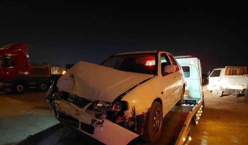 Kamyonet ile otomobil çarpıştı: 1 yaralı